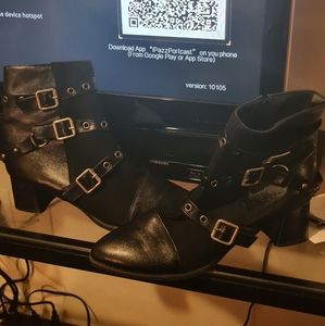 BLACK BOOTS W/ BUCKLES